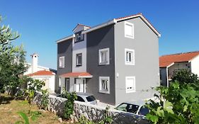 Nimaro Apartman, Okrug Gornji